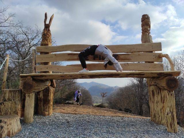 Novità all’Adventure Park Lago D’Orta Le Pigne: una maxi panchina panoramica sulla Cima Duno